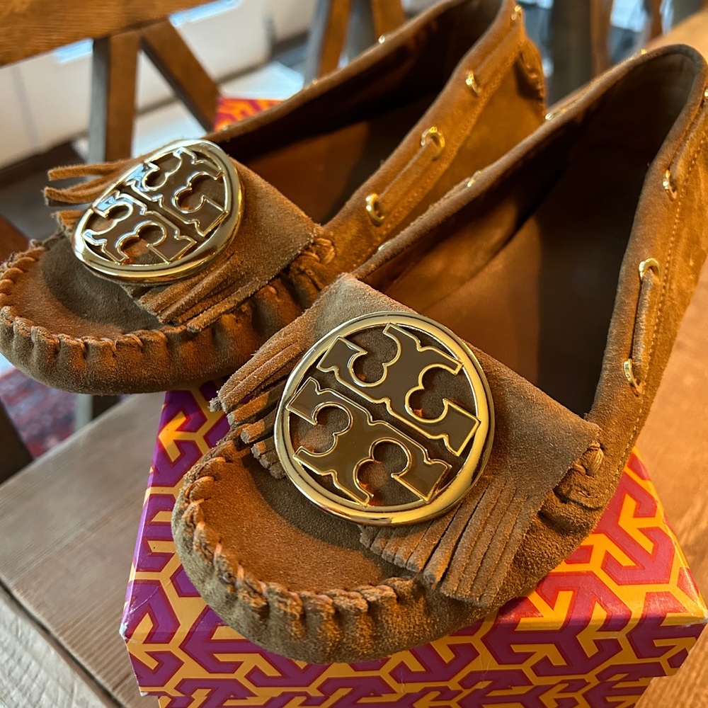 Beautiful suede Tory Burch Flats.